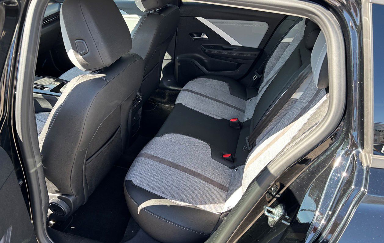 Billede af Opel Astra 1,2 T 130 Elegance aut.
