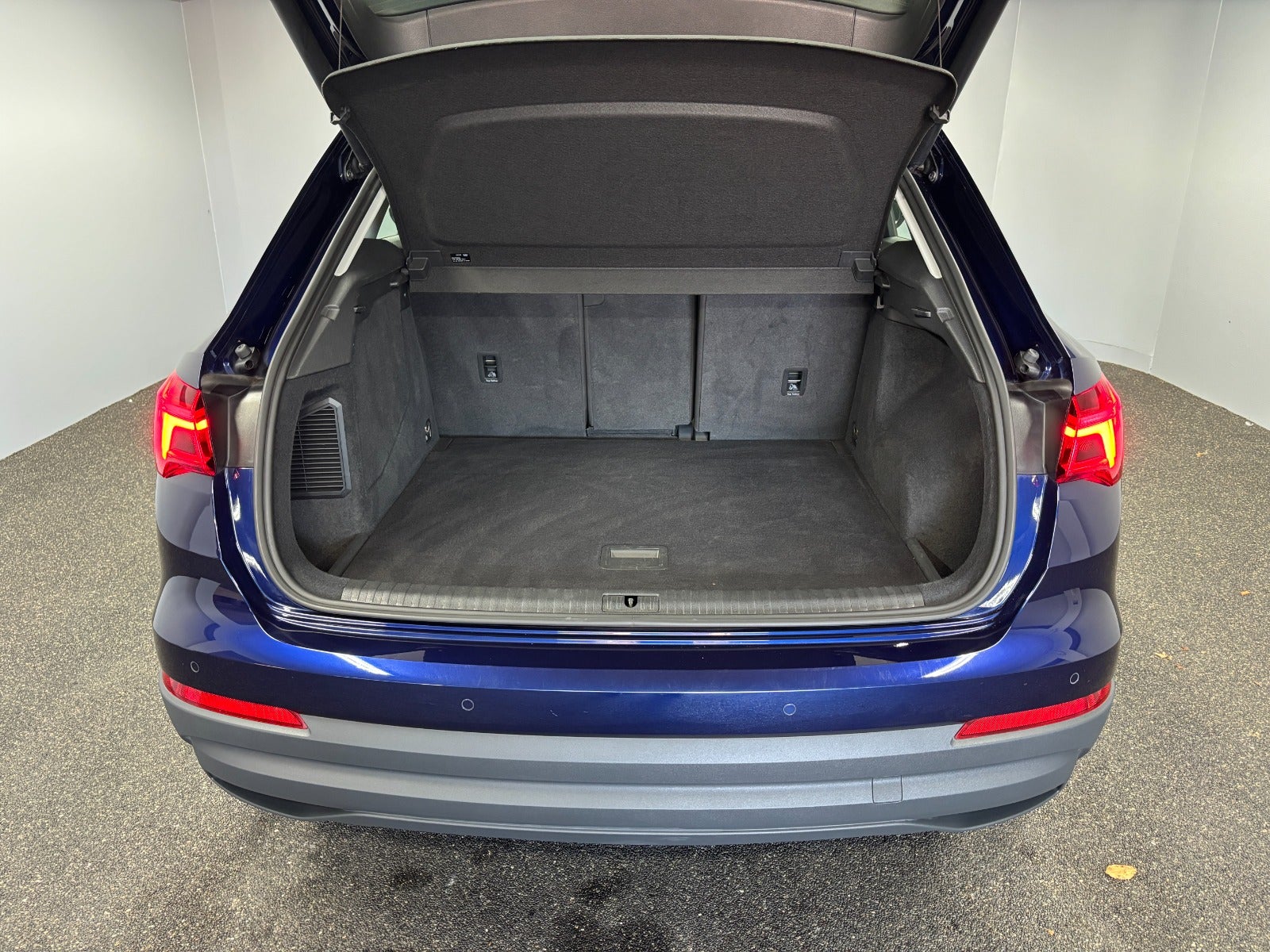 Billede af Audi Q3 45 TFSi e Attitude plus S-tr.