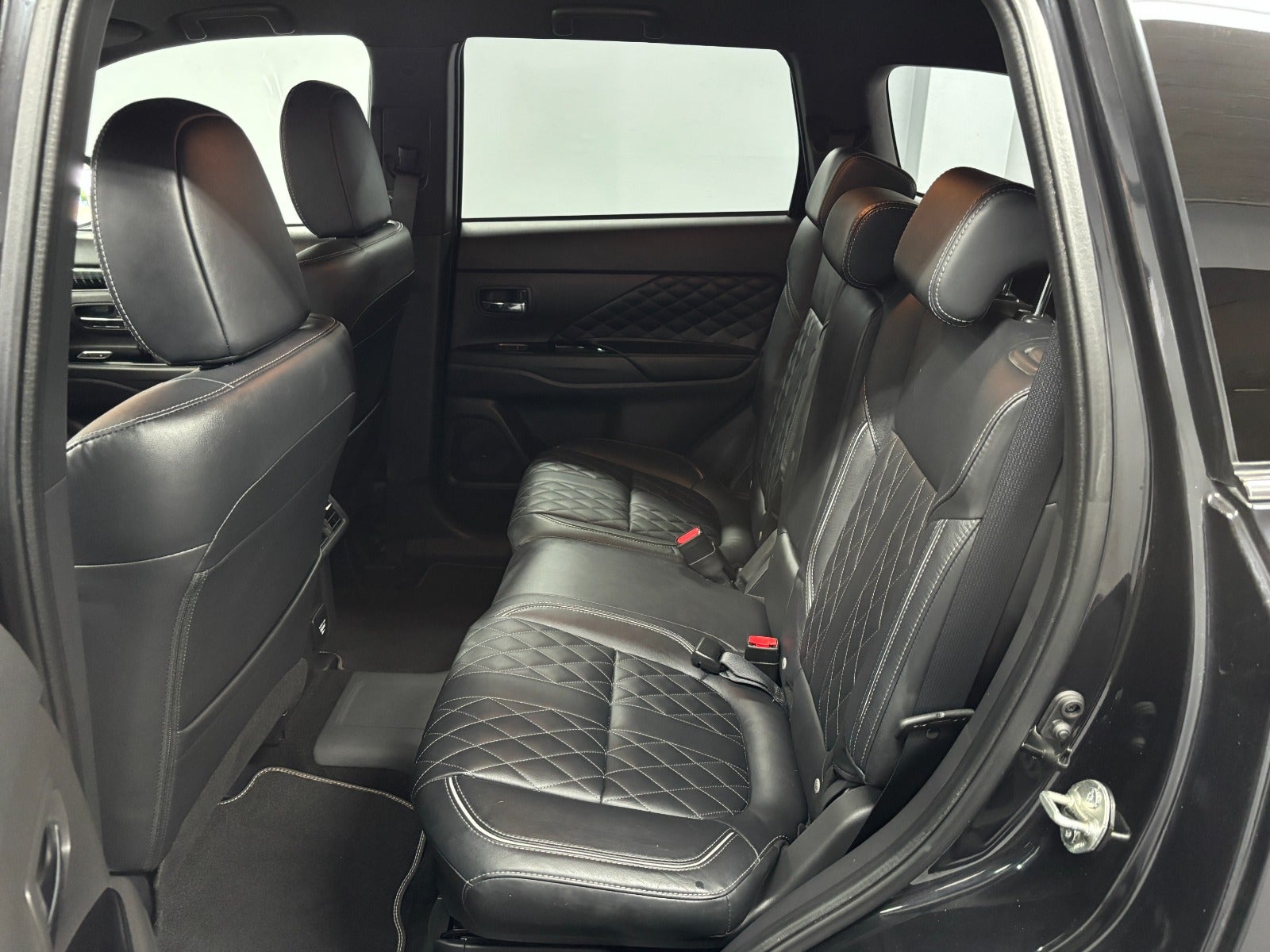 Billede af Mitsubishi Outlander 2,4 PHEV Instyle CVT 4WD