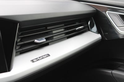 Audi Q4 e-tron Attraction Van