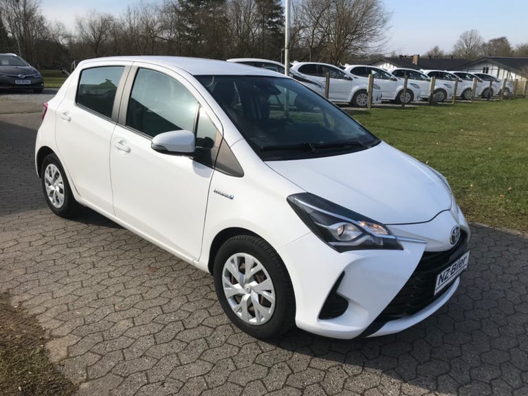 Toyota Yaris Hybrid H2 e-CVT Van