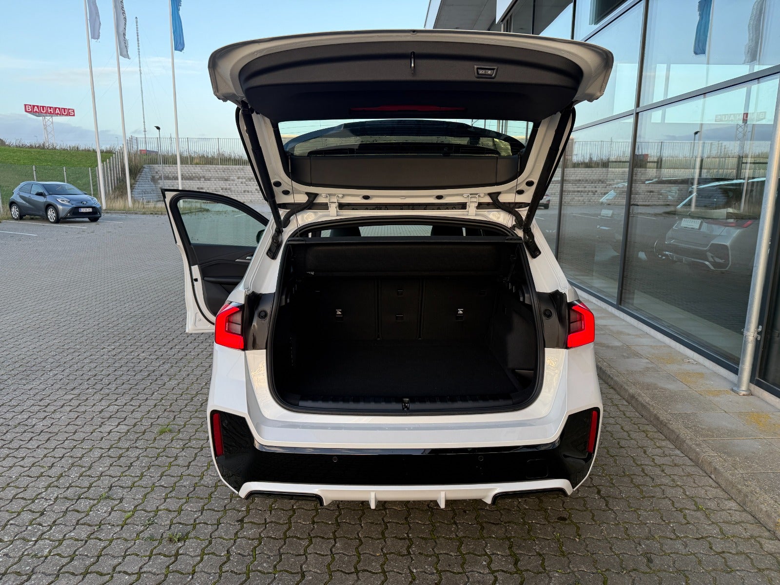 BMW iX1 eDrive20 M-Sport Premium 5d - 16