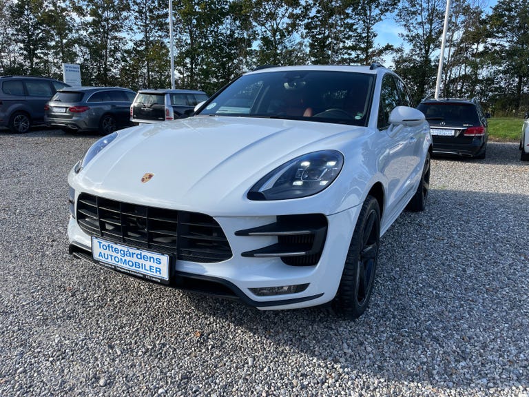 Porsche Macan Turbo Performance PDK Van