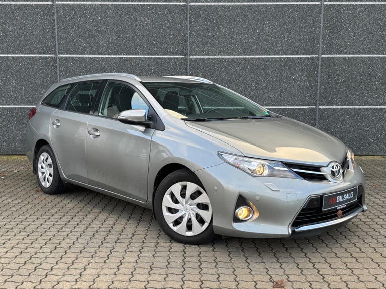 Toyota Auris D-4D T2+ Touring Sports