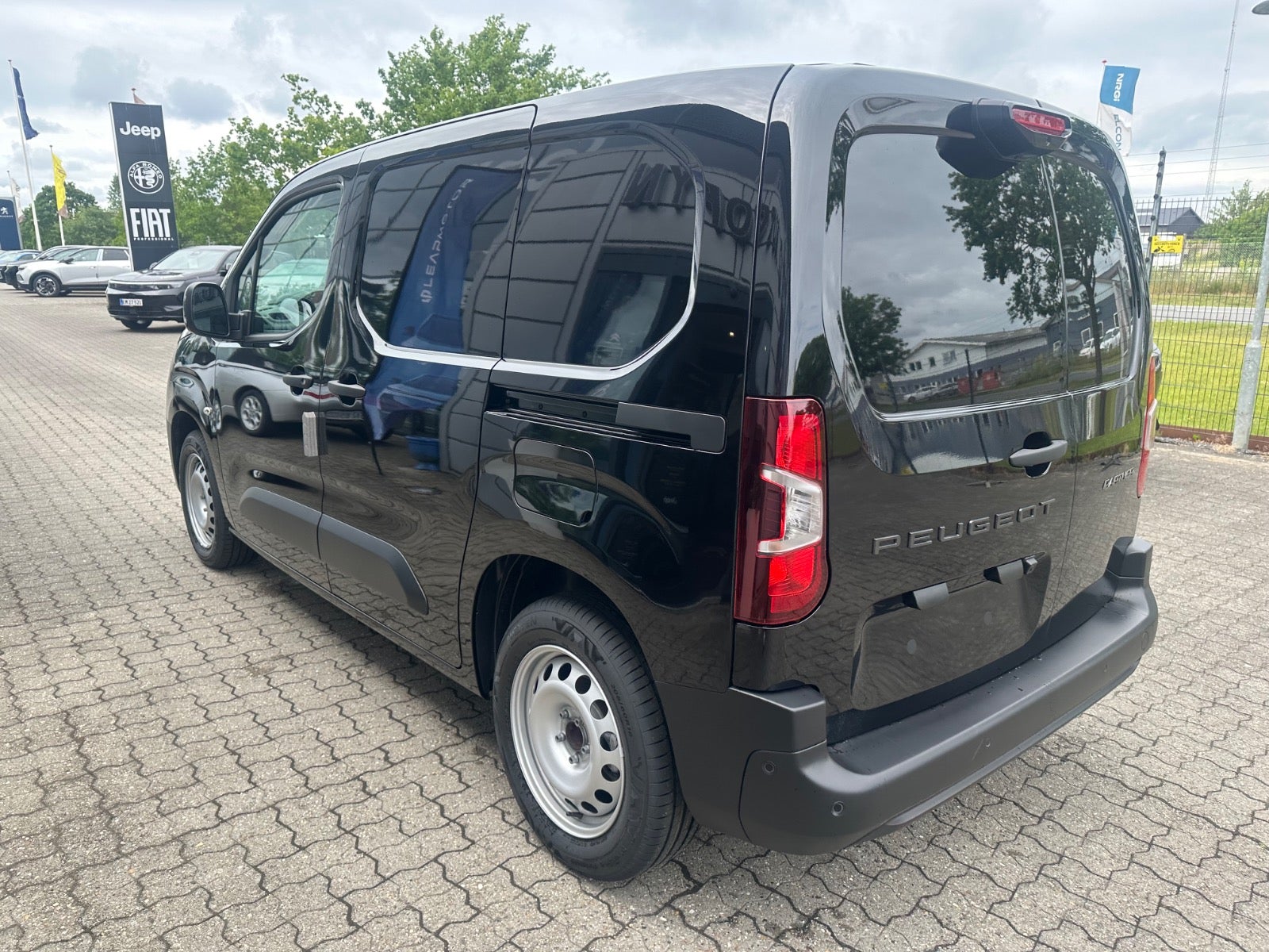 Peugeot Partner BlueHDi 130 L1V1 Plus EAT8 Van