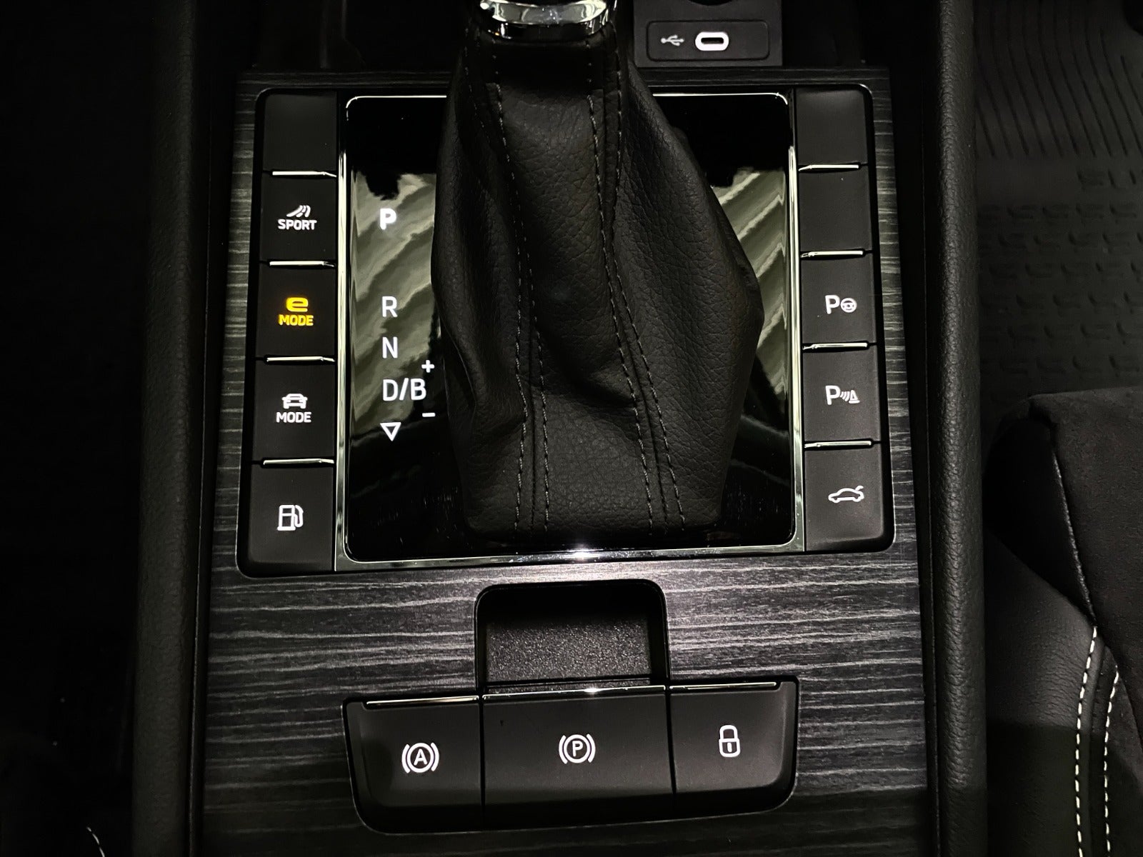 Skoda Superb TSi iV Business Executive Combi DSG