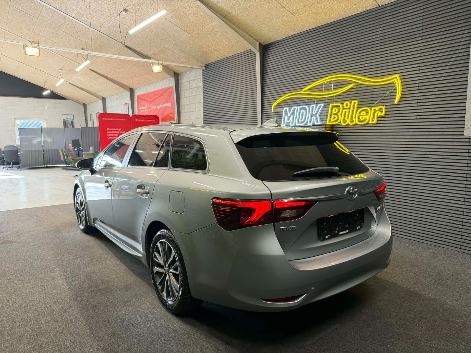 Billede af Toyota Avensis 1,8 VVT-i T2 Touring Sports