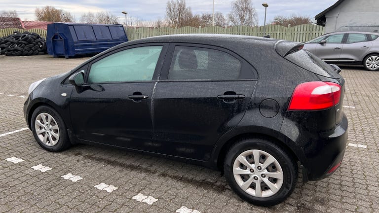 Kia Rio CVVT Limited