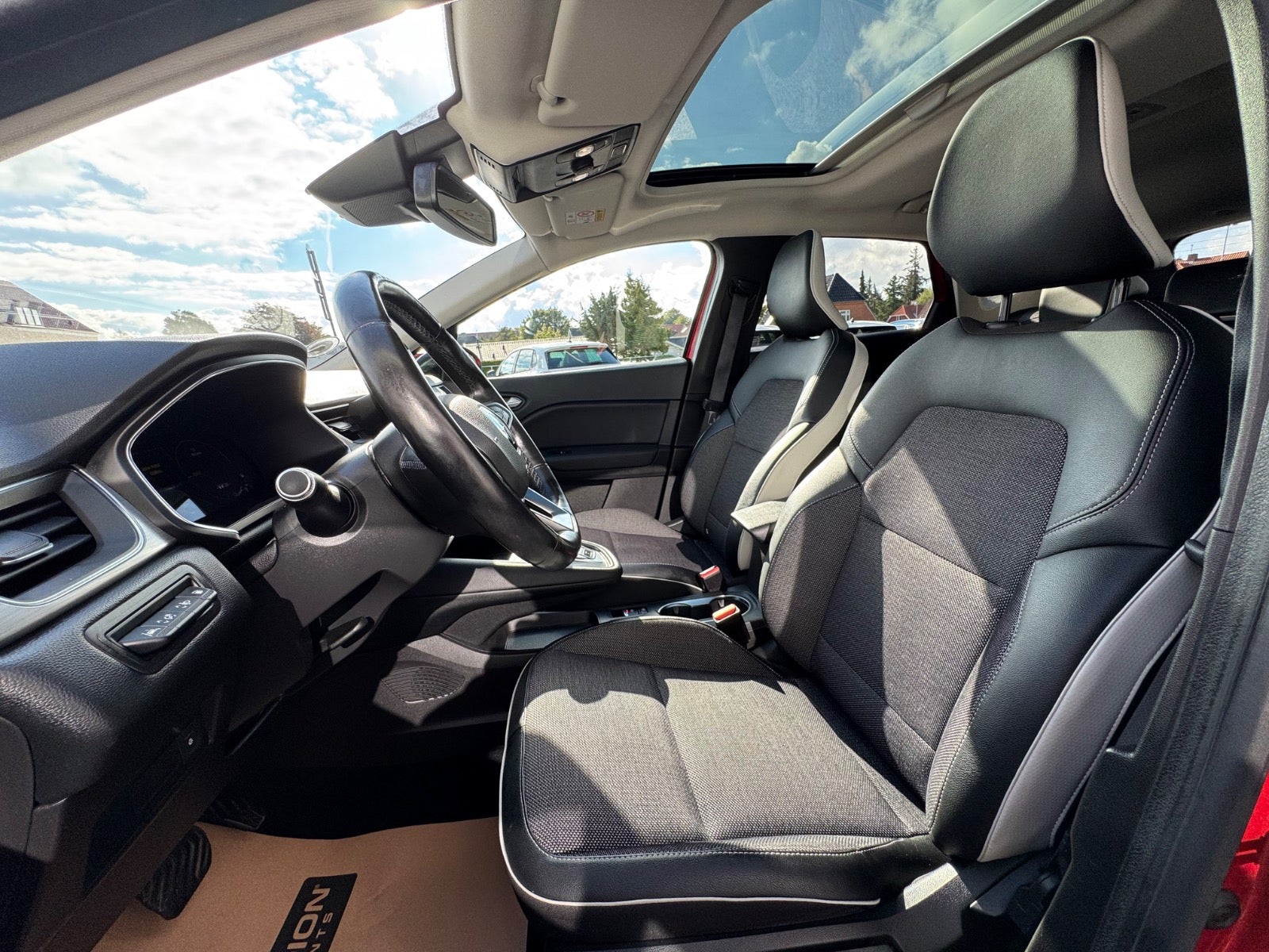 Billede af Renault Captur 1,6 E-Tech Intens