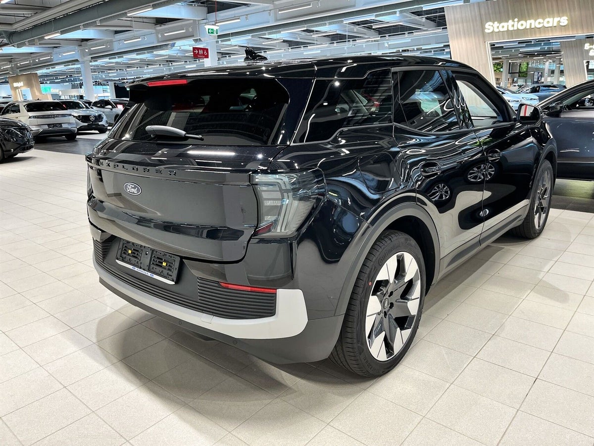 Ford Explorer Premium Extended Range generic.image 3