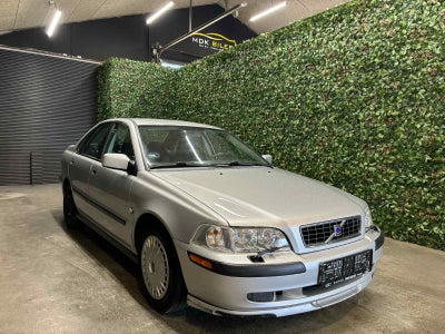 Volvo S40 1,6  4d