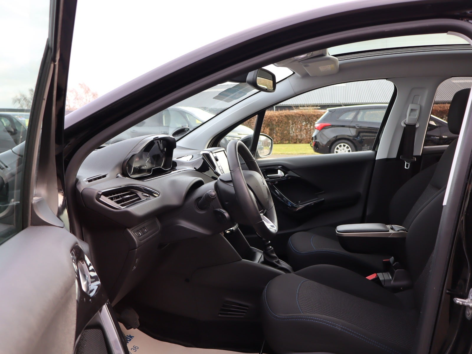 Billede af Peugeot 208 1,5 BlueHDi 100 Allure Sky