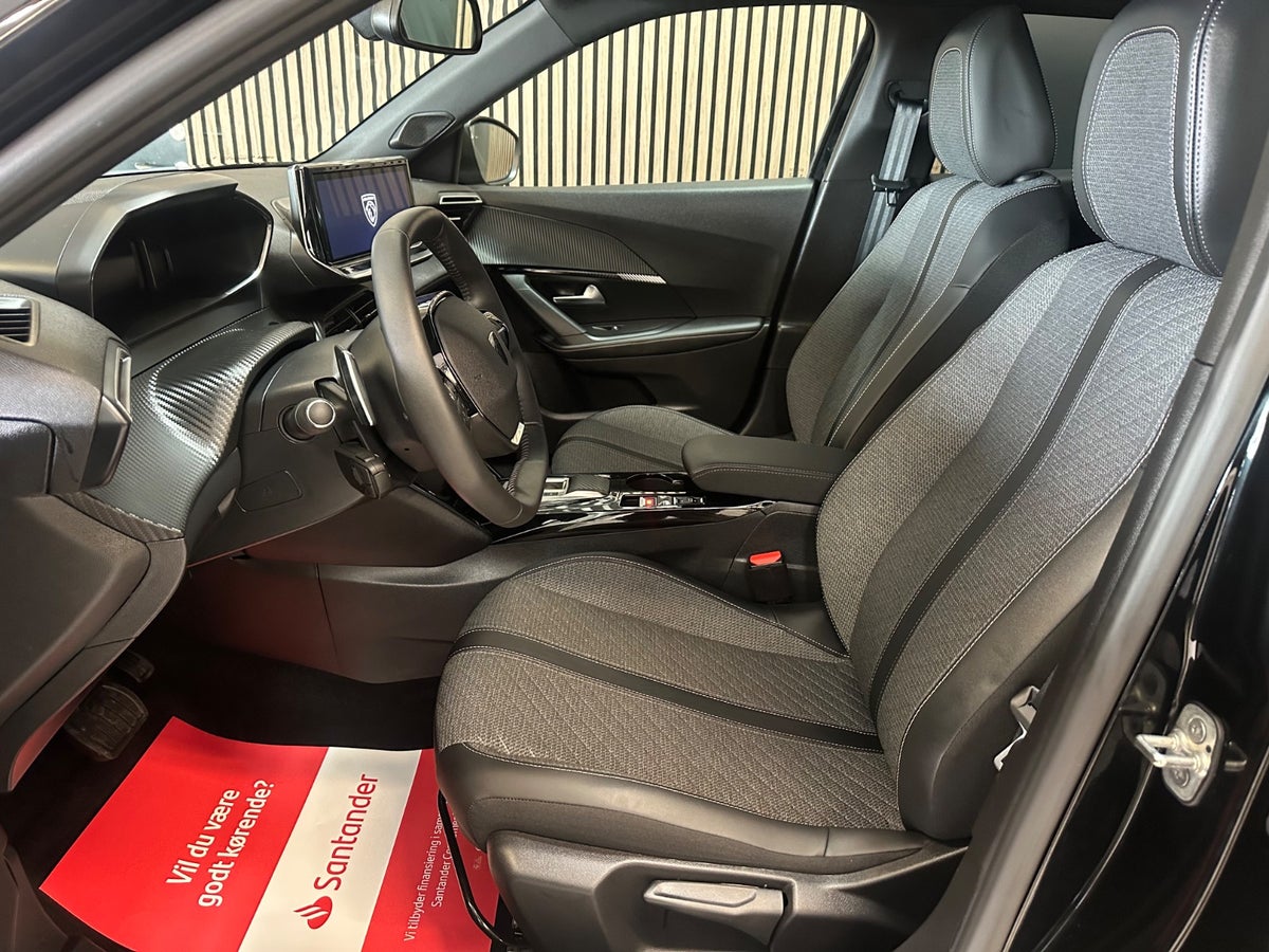 Peugeot 2008 PureTech 130 First Selection EAT8