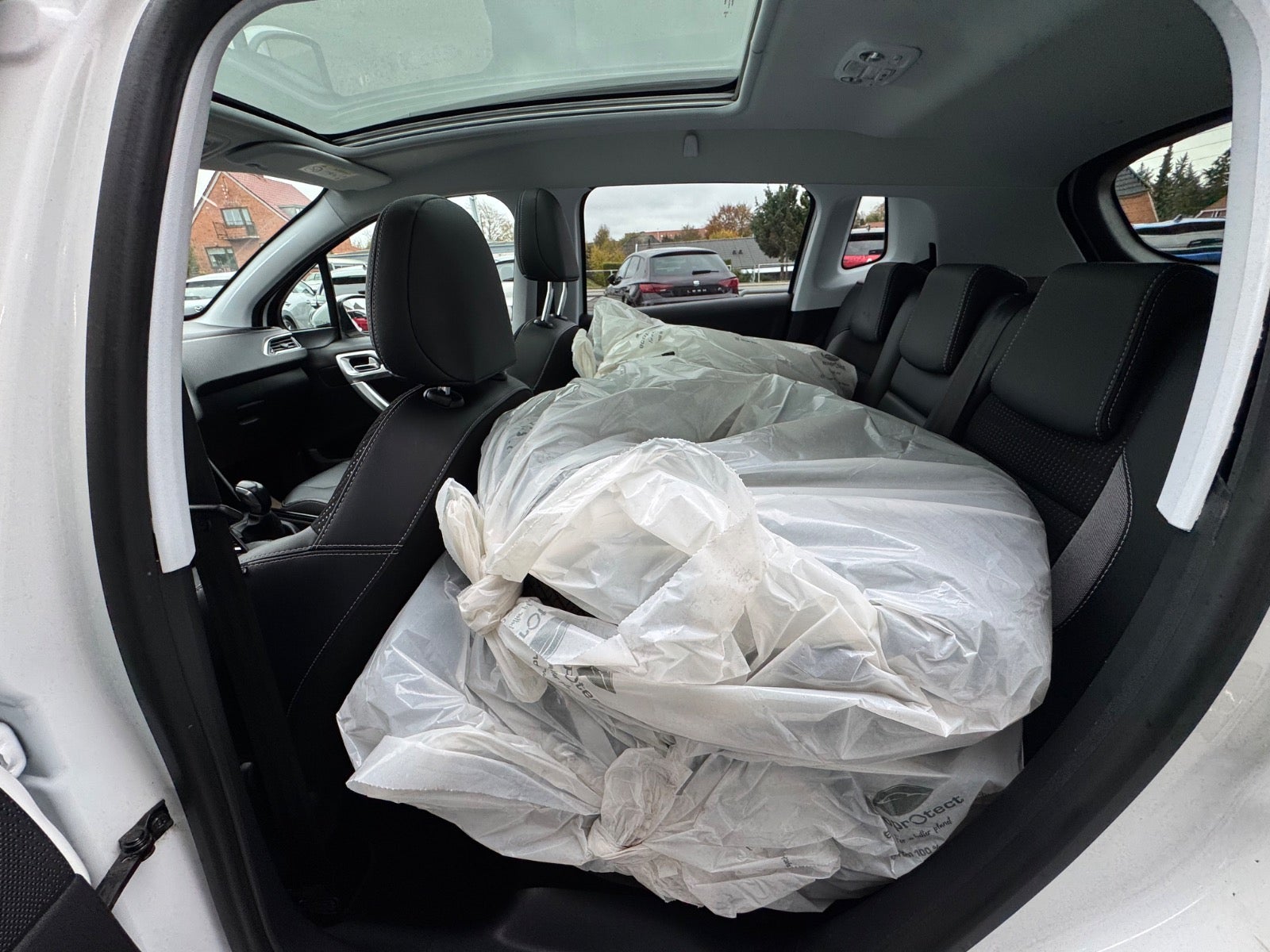 Billede af Peugeot 2008 1,5 BlueHDi 100 Allure Sky