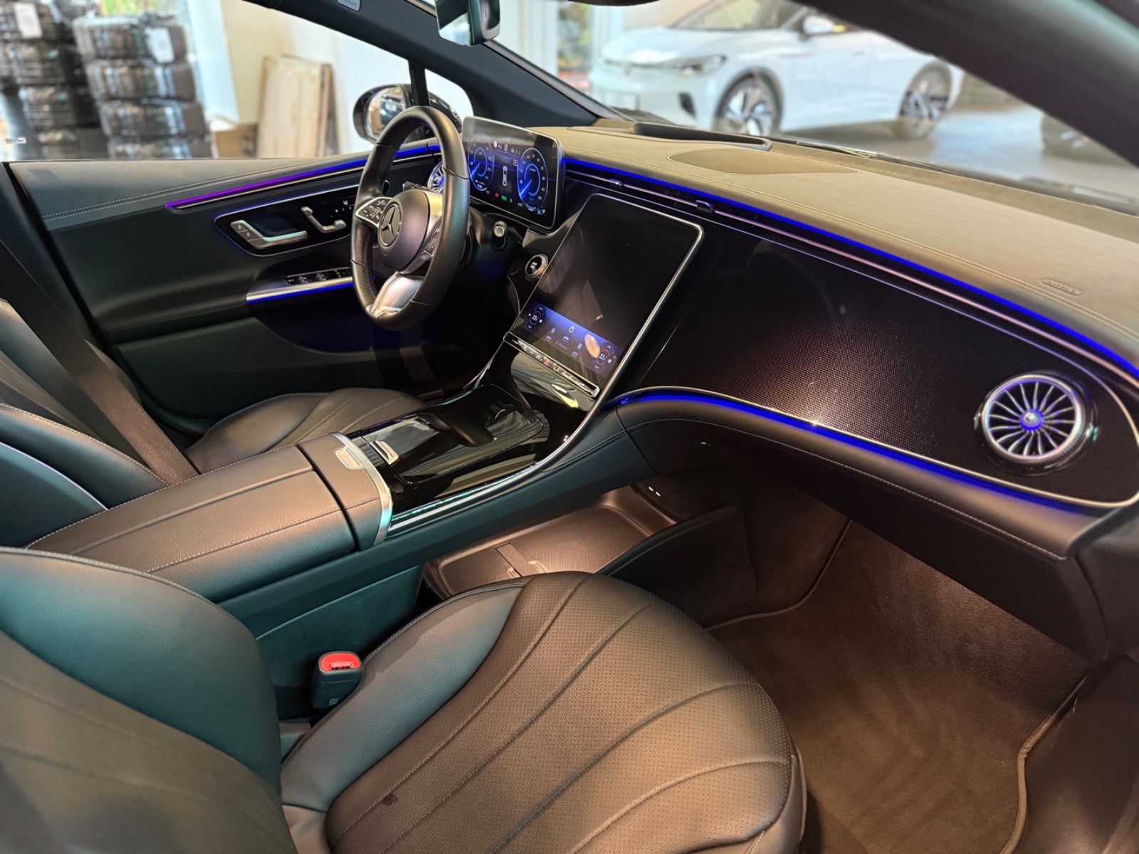 Mercedes EQE350 Electric Art