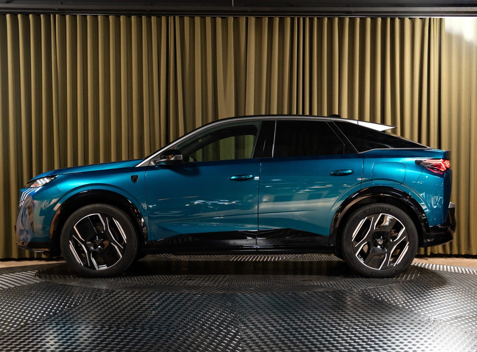 Billede af Peugeot e-3008 77 GT Pack