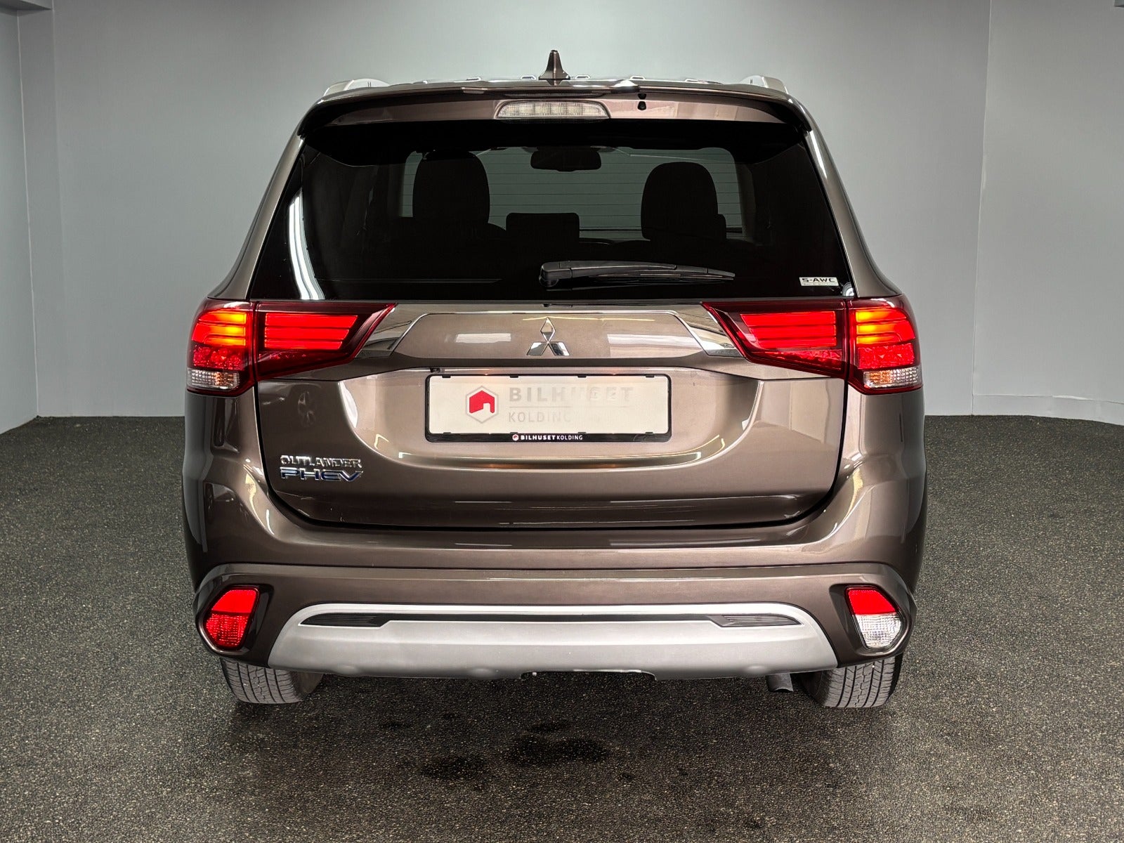 Billede af Mitsubishi Outlander 2,4 PHEV Invite CVT 4WD