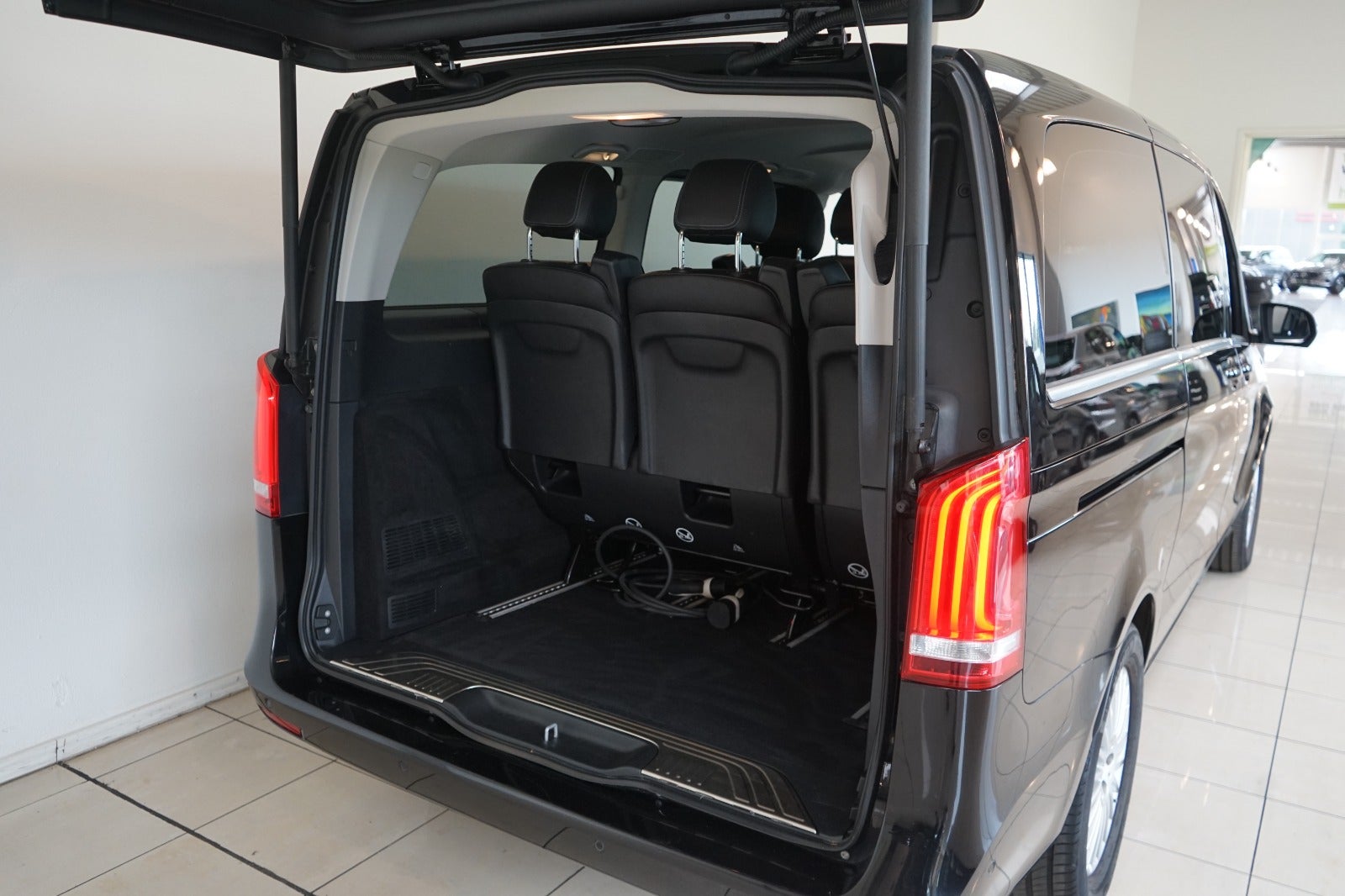 Mercedes EQV300