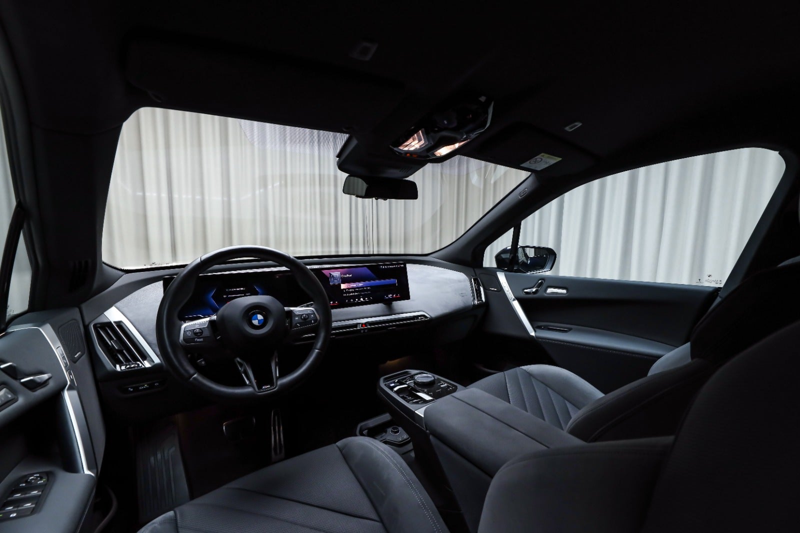 BMW iX (4/8)
