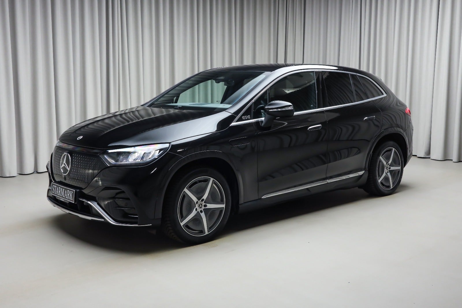 Mercedes-Benz EQE 350 SUV (1/8)