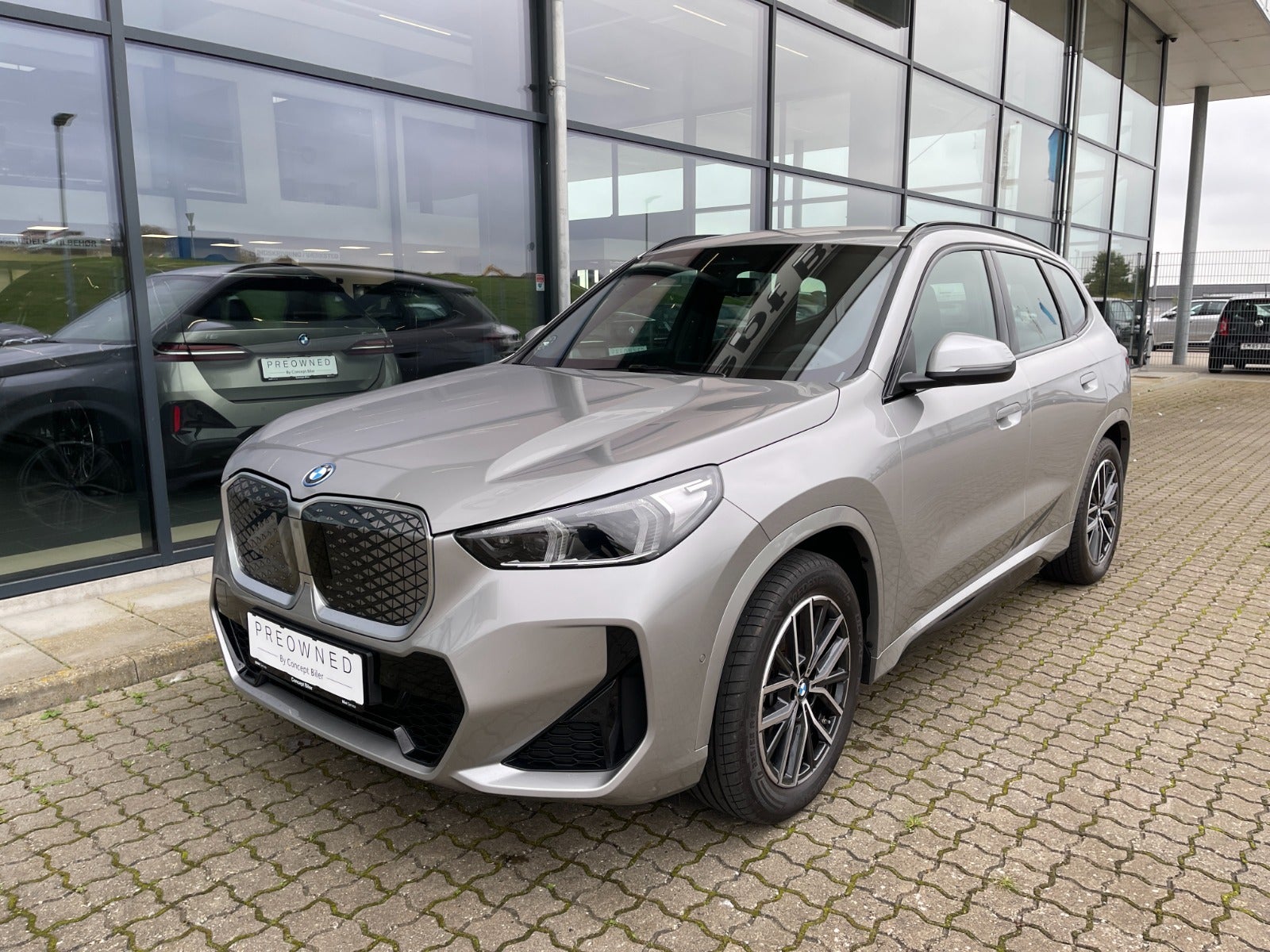 BMW iX1 eDrive20 M-Sport Premium 5d - 1