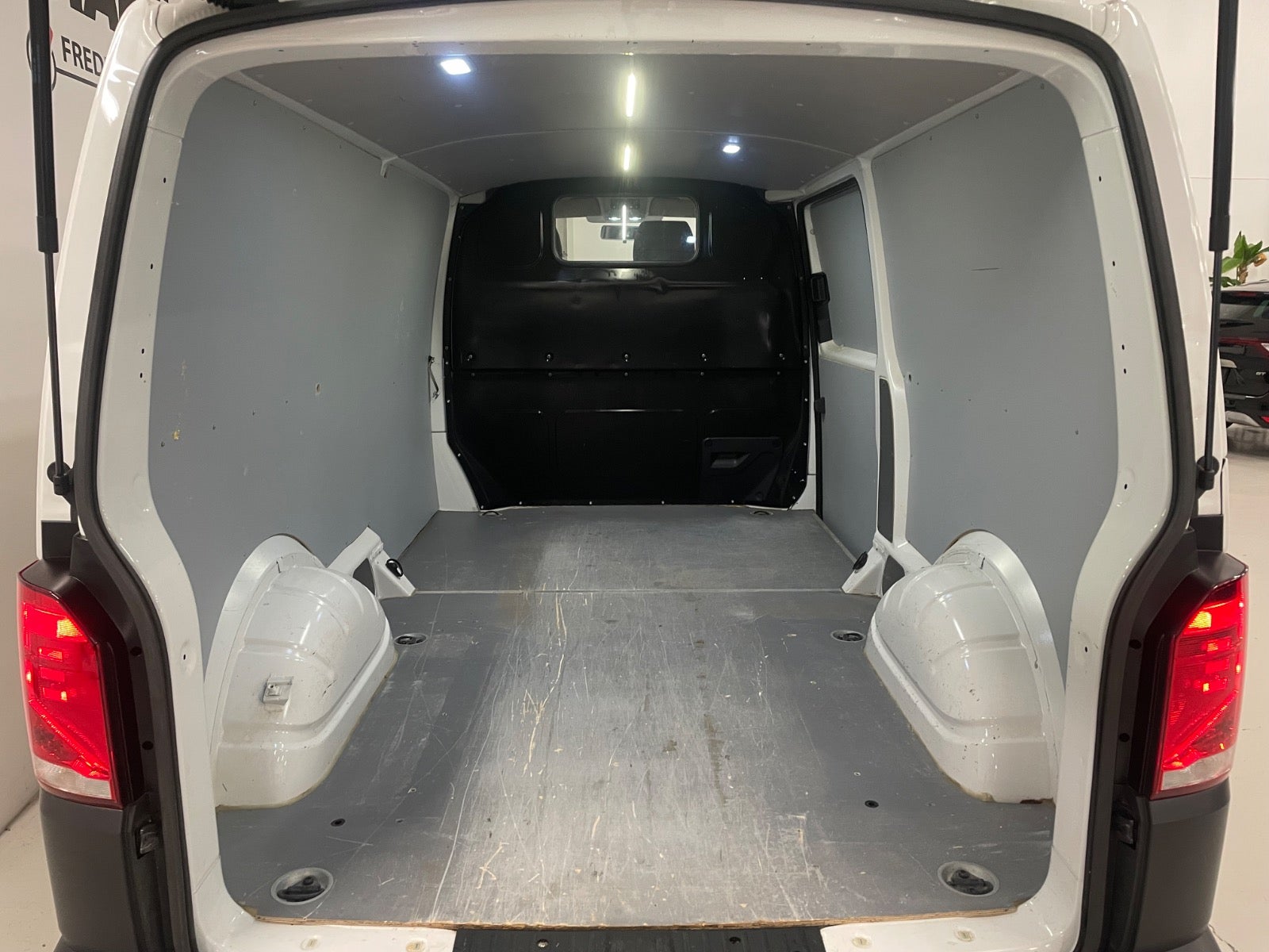 Billede af VW Transporter 2,0 TDi 110 Kassevogn lang