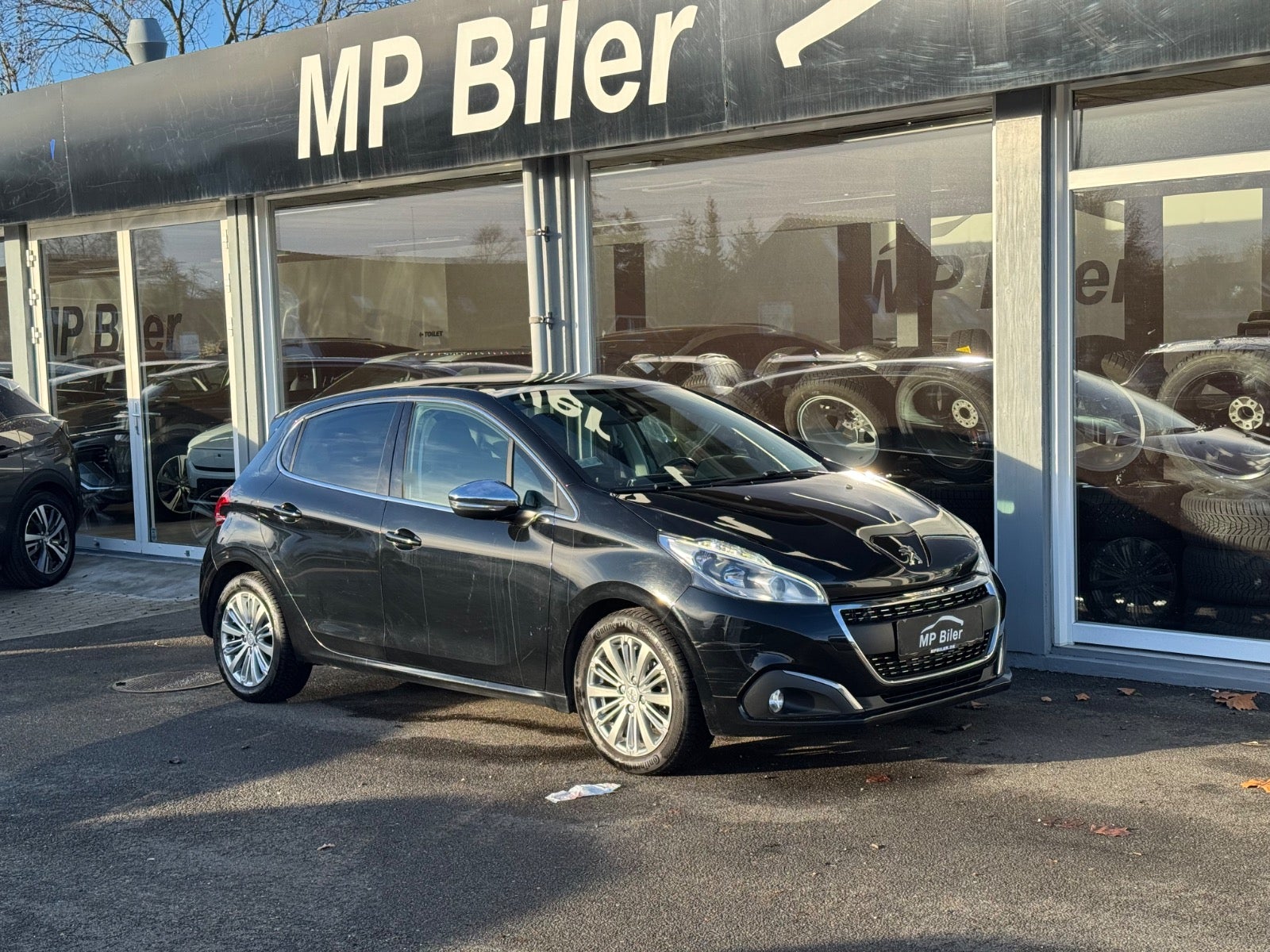 Billede af Peugeot 208 1,6 BlueHDi 100 Allure Sky