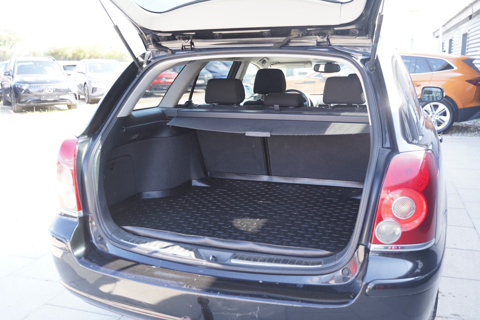 Billede af Toyota Avensis 1,8 VVT-i Sol stc.