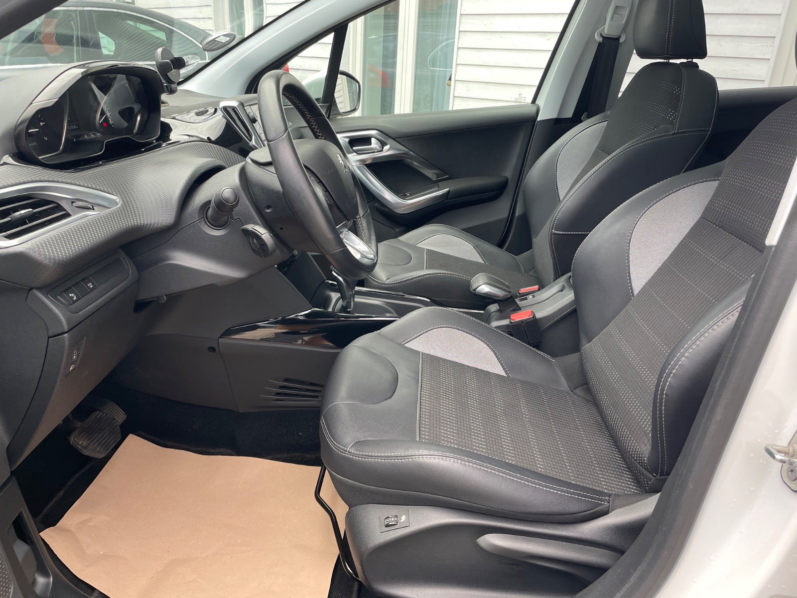 Billede af Peugeot 2008 1,2 e-THP 110 Allure Sky EAT6