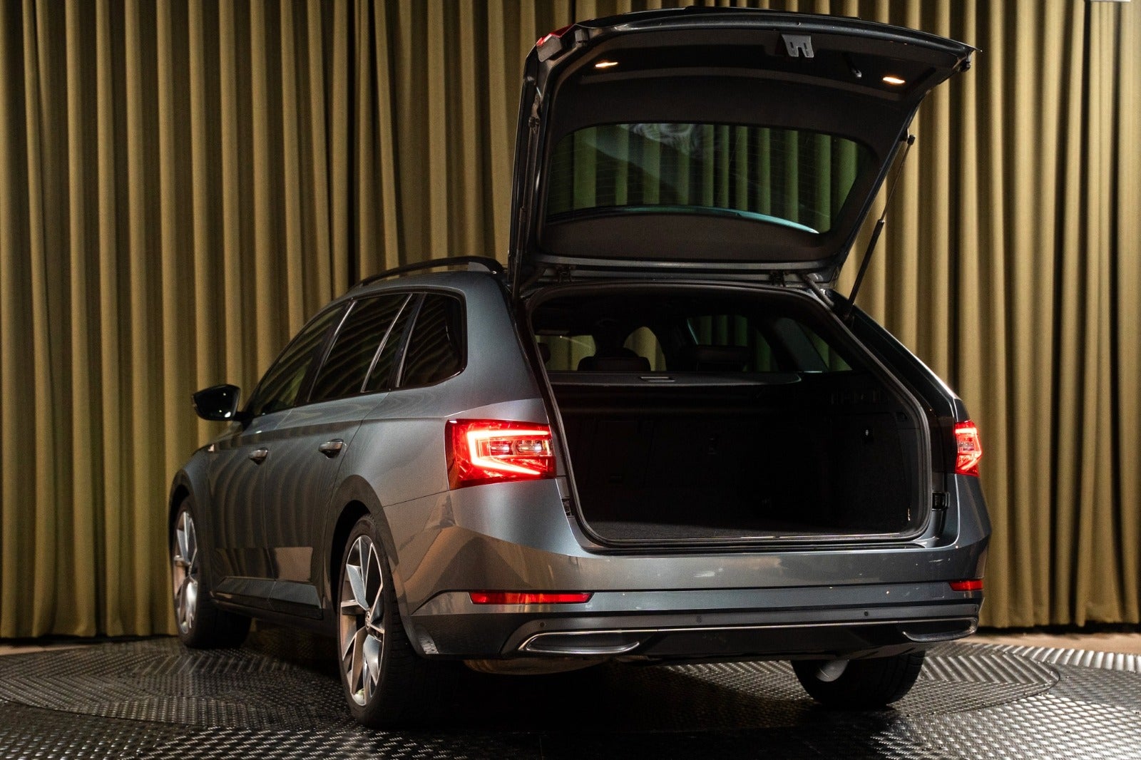 Billede af Skoda Superb 2,0 TDi 190 Sportline Combi DSG