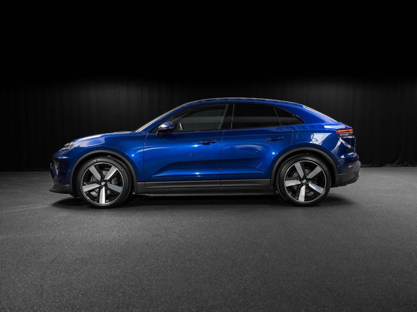 Gallery image 3 of 15