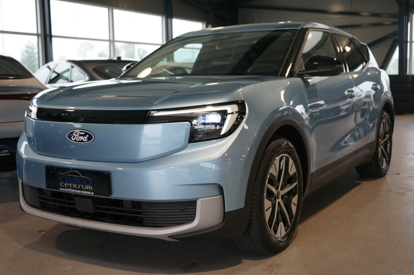 Ford Explorer Select Extended Range