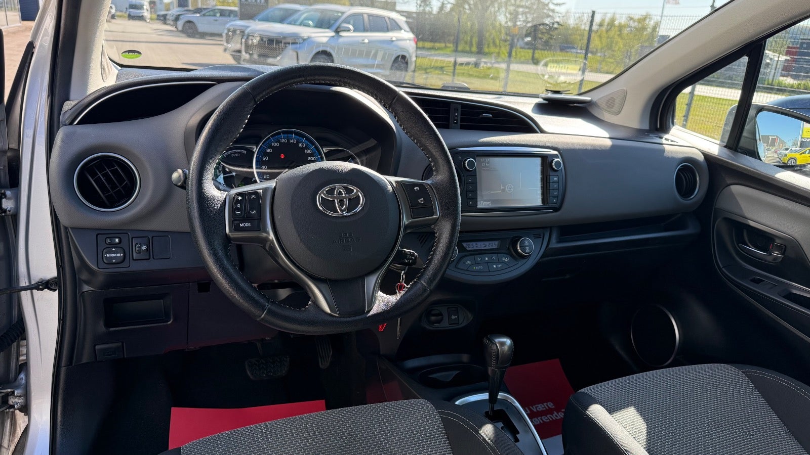 Toyota Yaris Hybrid H1 e-CVT