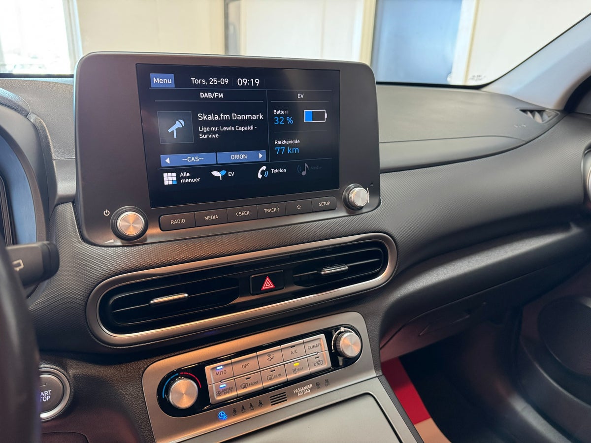 Hyundai Kona EV Select