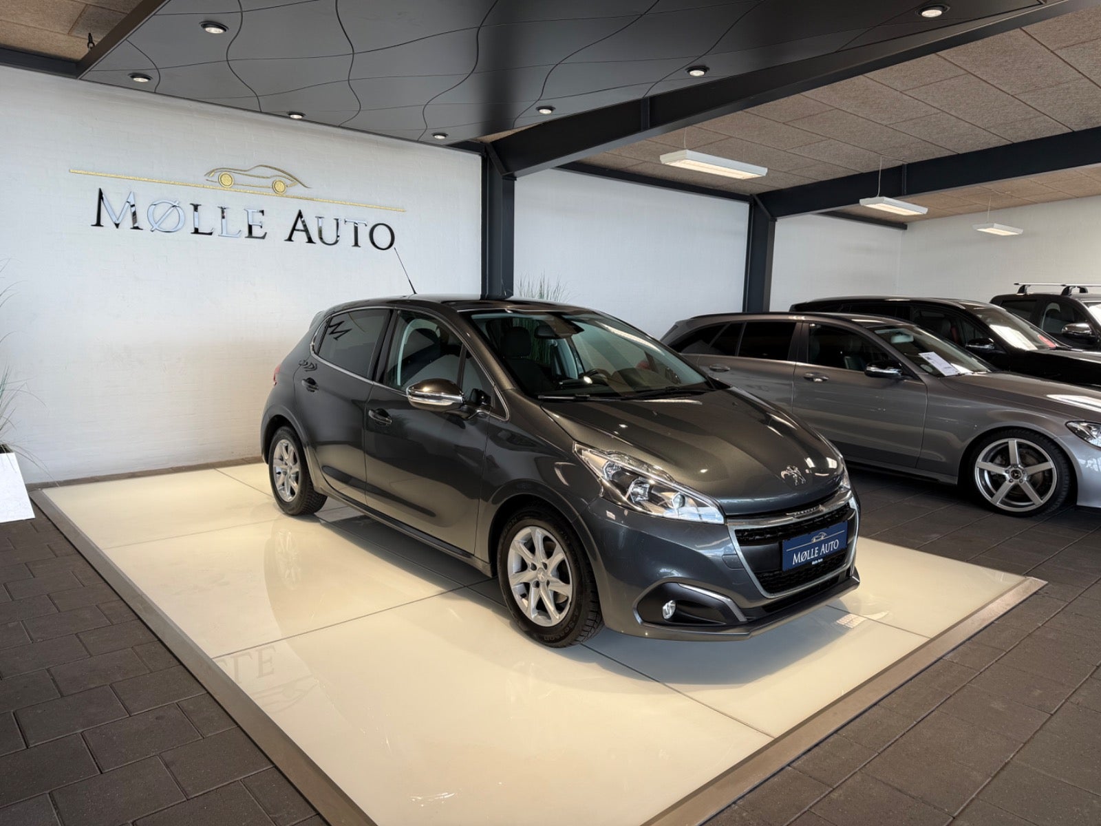 Billede af Peugeot 208 1,6 BlueHDi 100 Allure Sky
