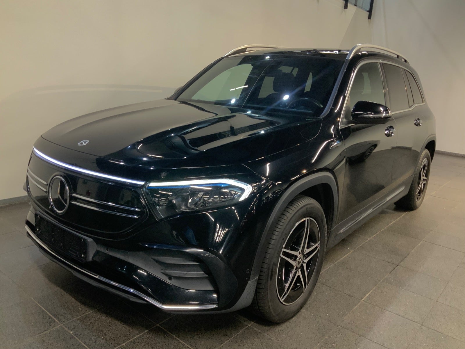 Mercedes-Benz EQB 300