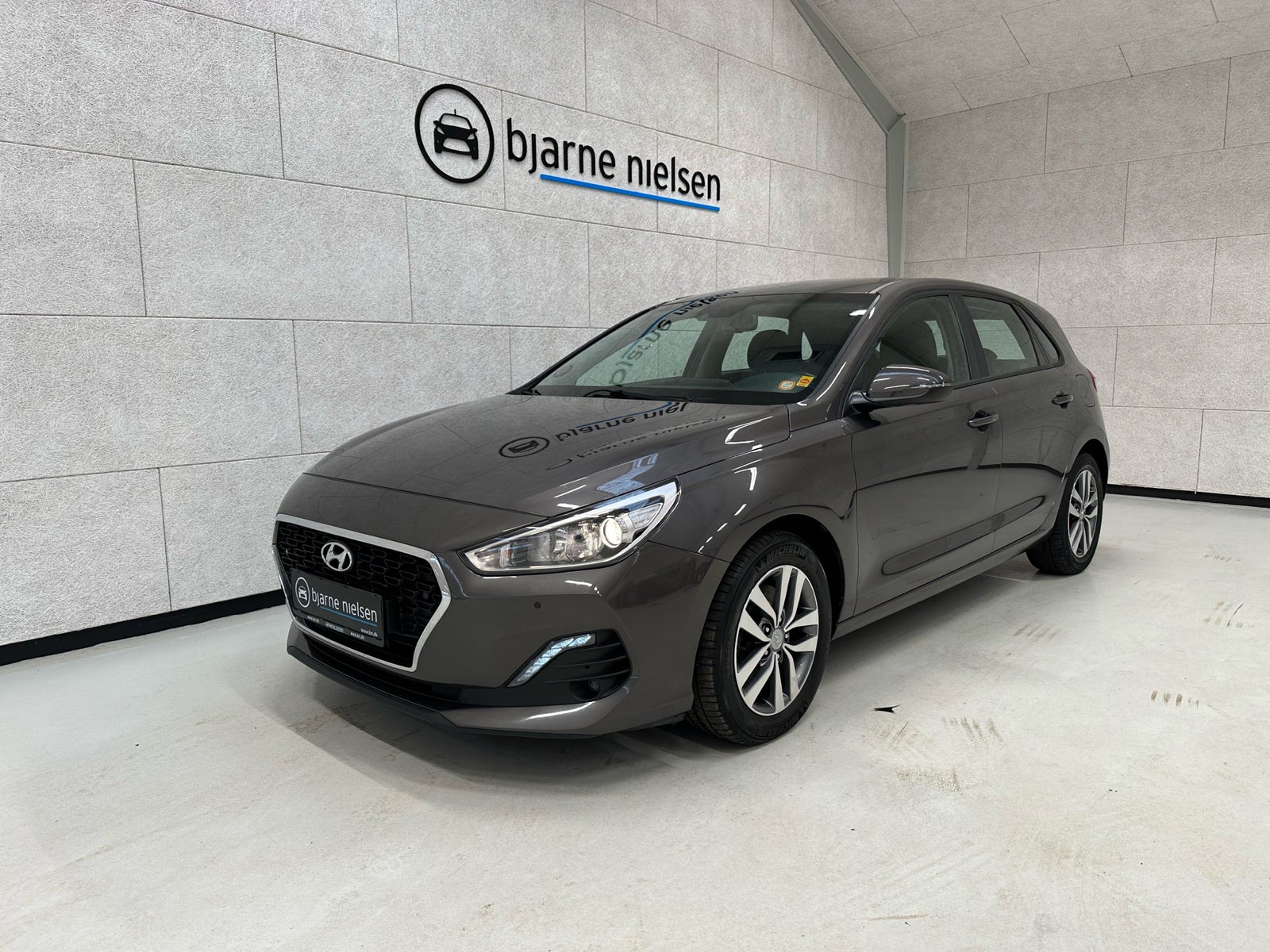 Brugt Hyundai i30 T-GDi Premium DCT - 2019 - udstillet i Bjarne Nielsen A/S
