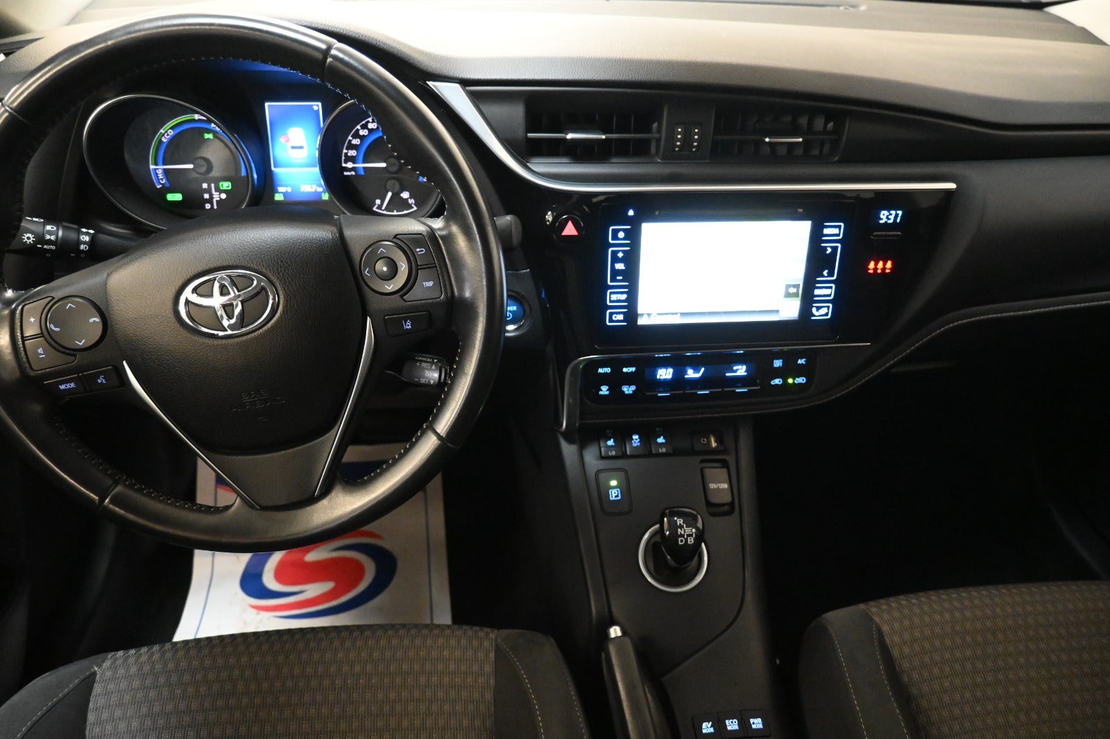 Toyota Auris Hybrid Prestige Touring Sports CVT