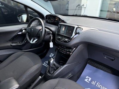 Peugeot 208 PureTech 82 Signature Sky Van