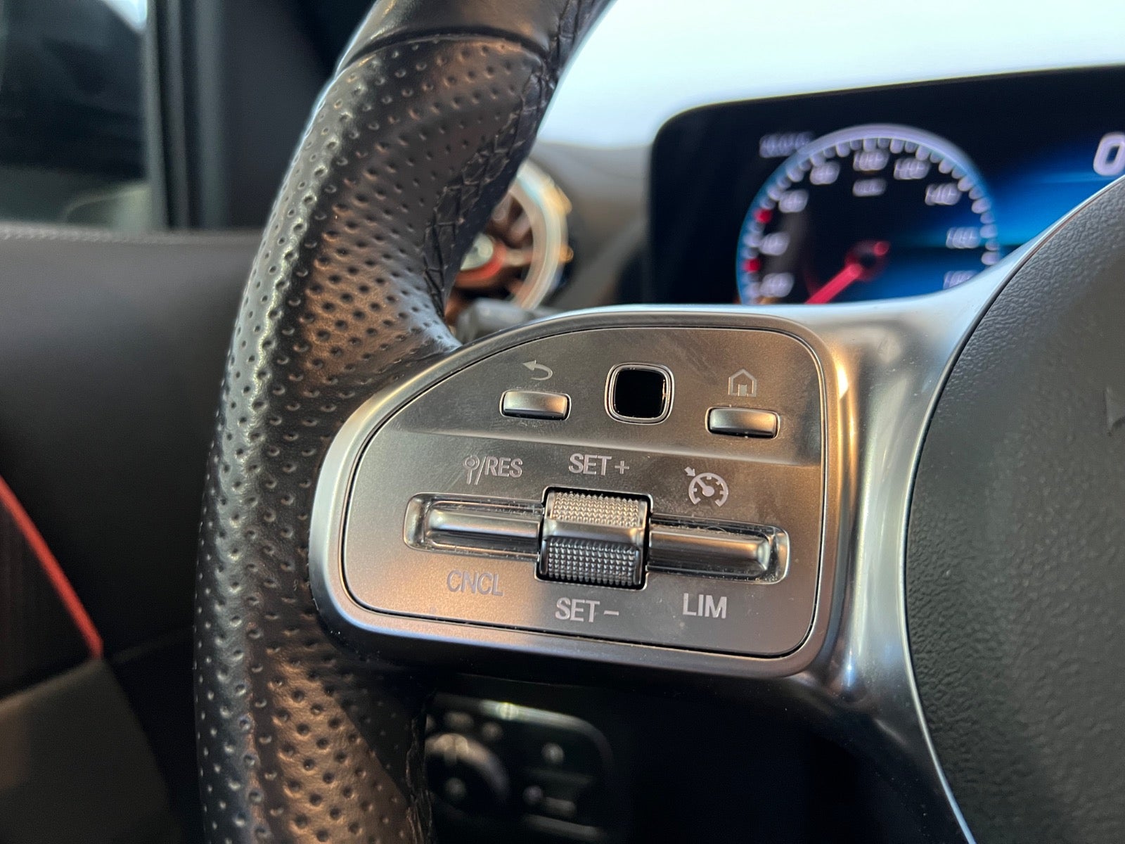 Mercedes EQA250 Electric Art