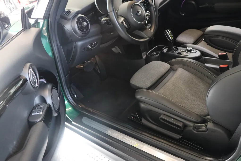 MINI Cooper SE Classic Trim