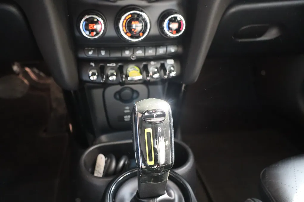 MINI Cooper SE Mosaert Edition