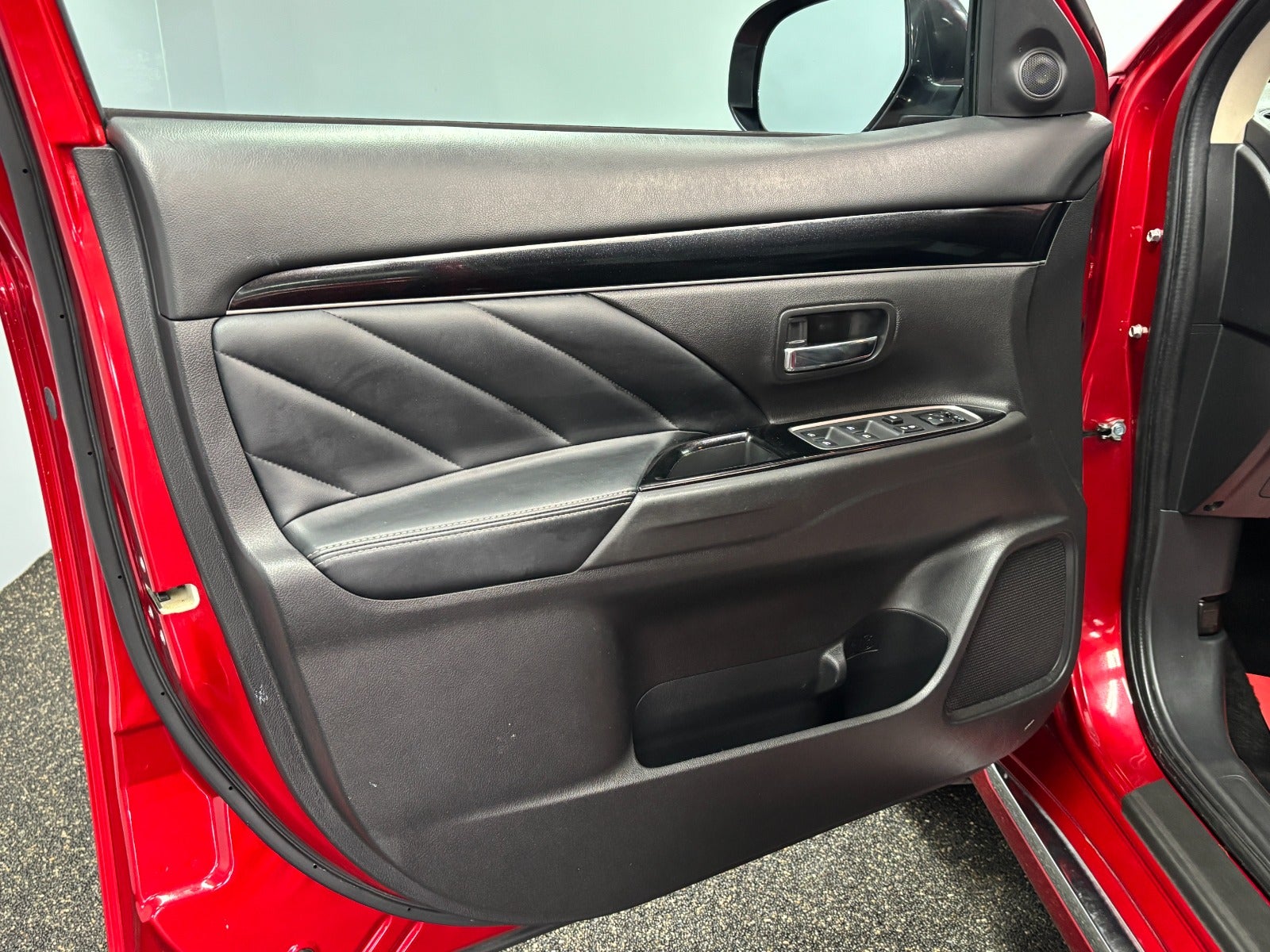 Billede af Mitsubishi Outlander 2,4 PHEV Invite CVT 4WD