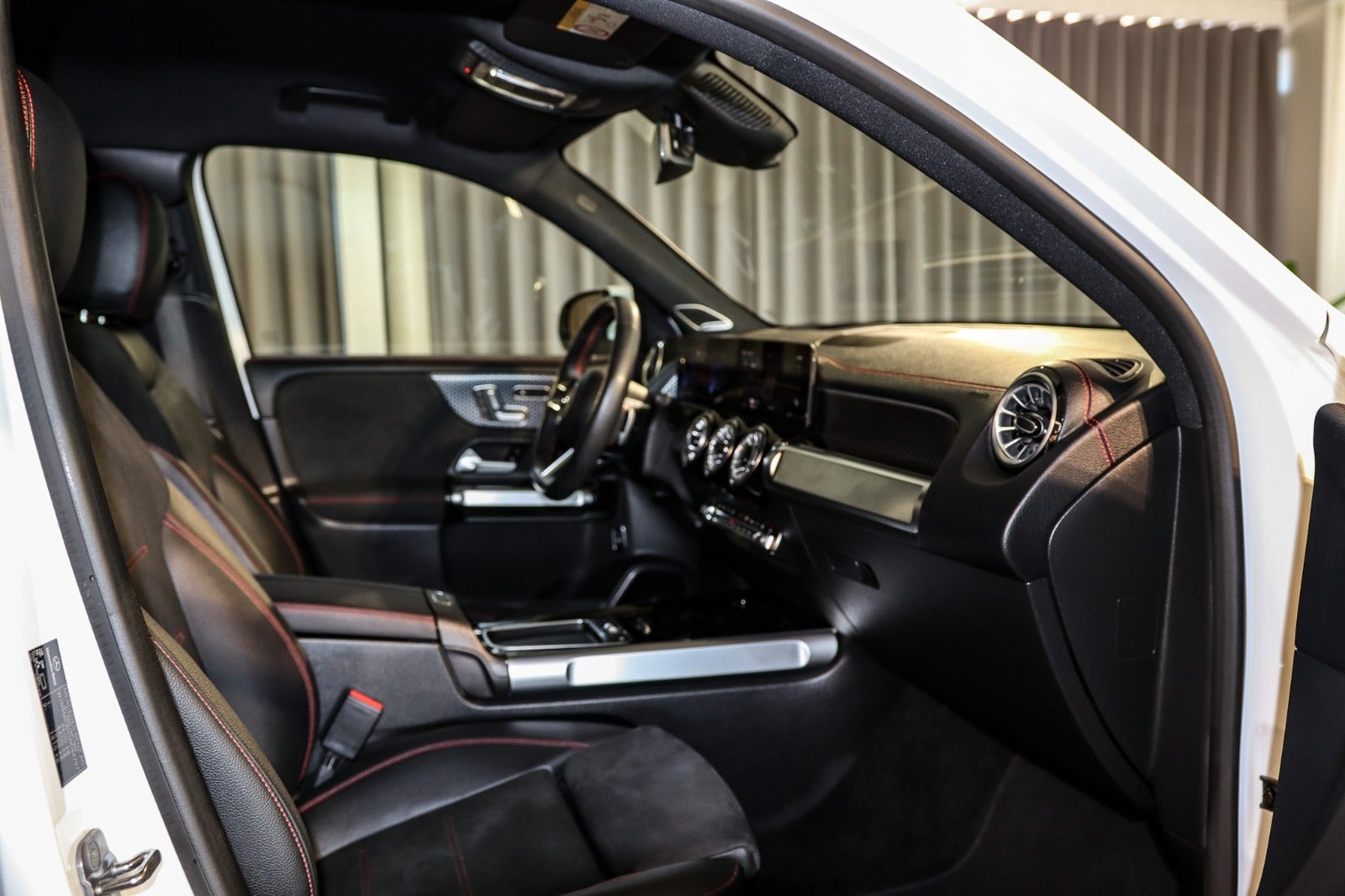 Billede af Mercedes EQB300  AMG Premium 4Matic