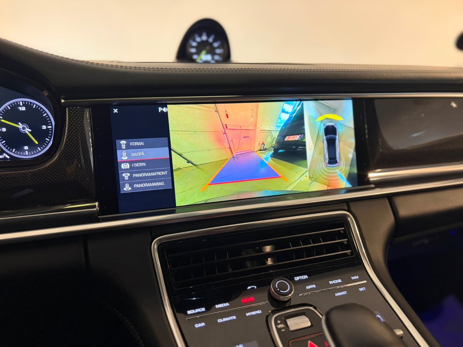 Porsche – Panamera 4