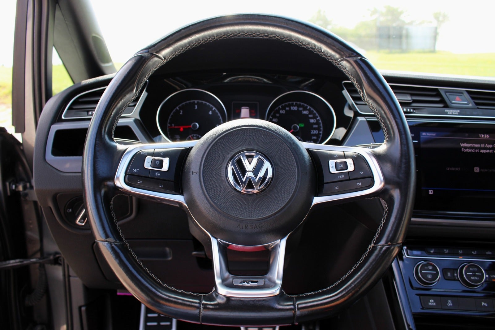 VW Touran TDi 190 R-line DSG Van