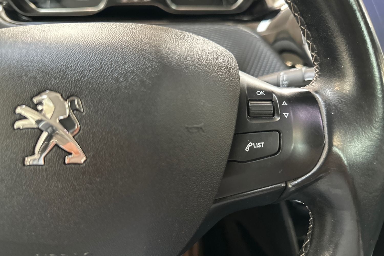 Billede af Peugeot 2008 1,2 e-THP 110 Allure Sky