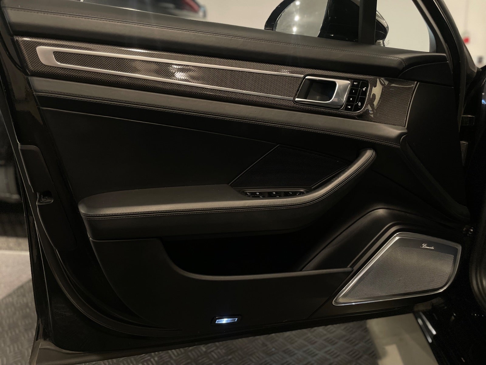 Porsche – Panamera Turbo