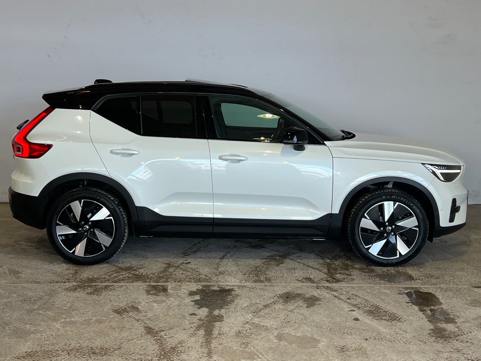 Volvo XC40 ReCharge Extended Range Ultra Dark